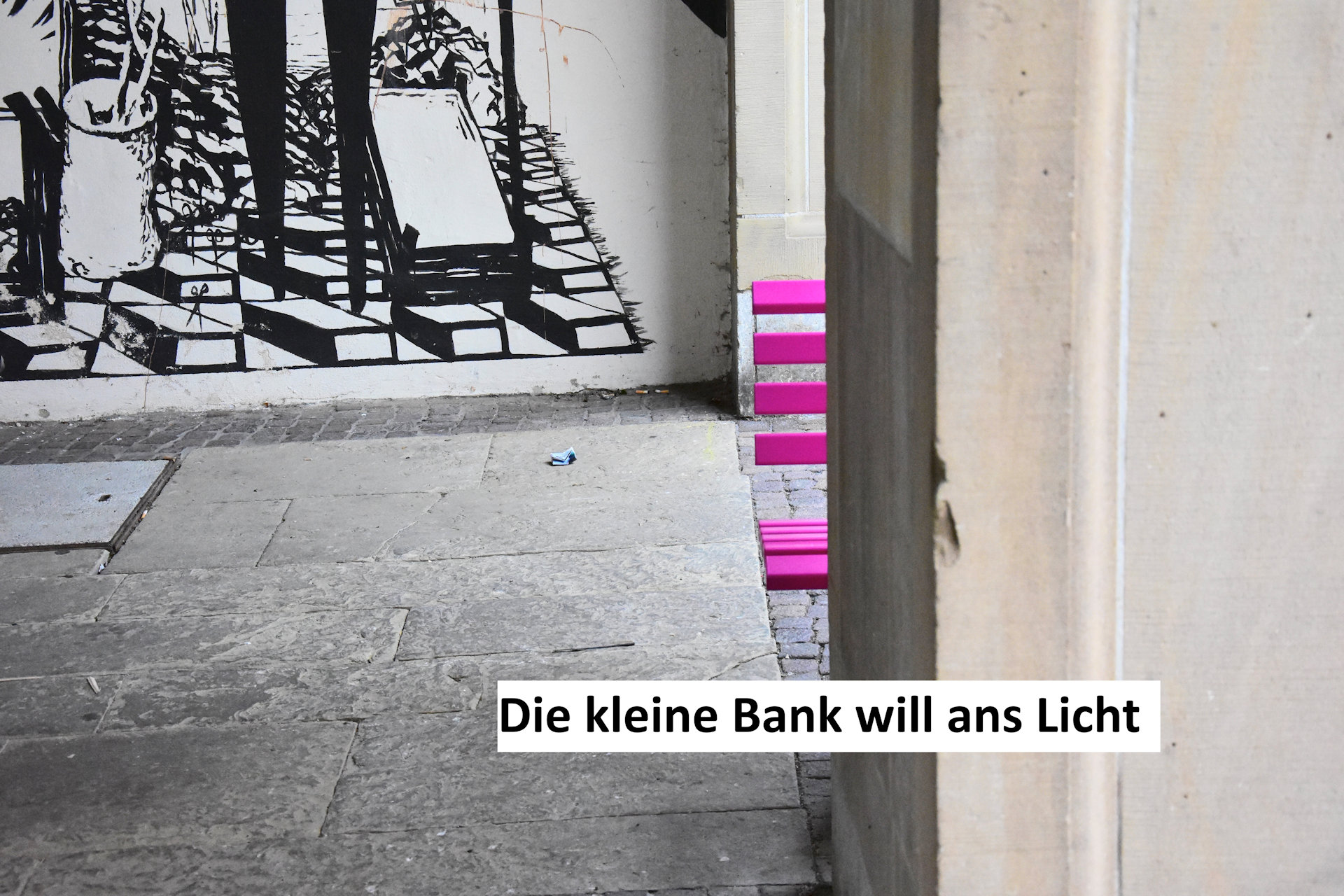 Sie kommt, die pinke Bank der Demokratie