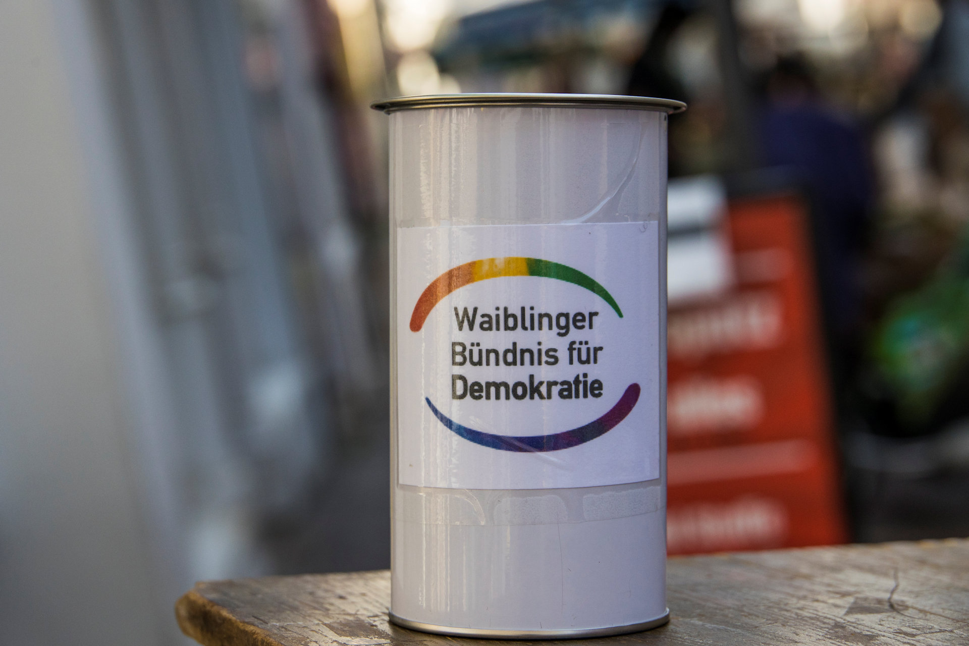 eine Spendenbüchse mit der Aufschrift Waiblinger Bündnis für Demokratie